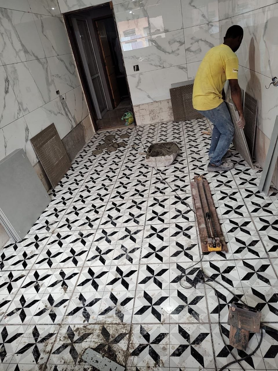Piso decorativo e revestimento